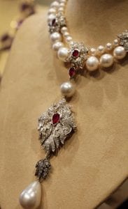 a-close-up-of-the-pendant-of-the-la-peregrina-necklace